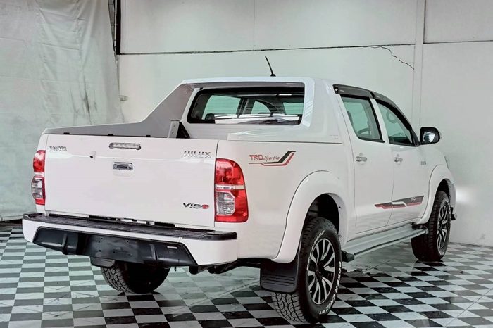 VIGO 4WD 2014 2.5E AT DOUBLE CAB WHITE  1064 full
