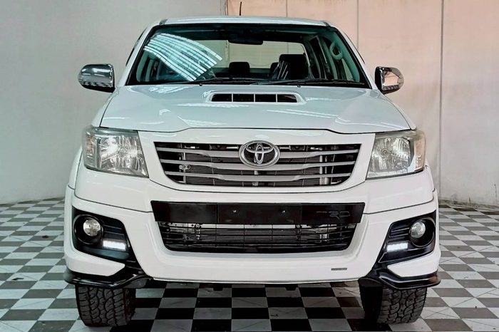 VIGO 4WD 2014 2.5E AT DOUBLE CAB WHITE  1064 full