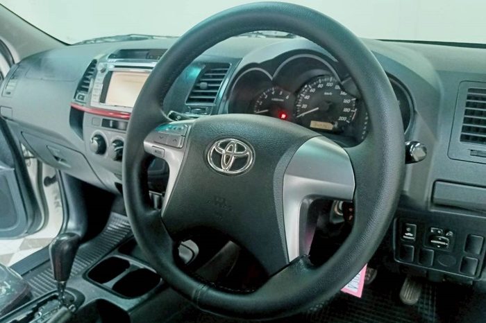 VIGO 4WD 2014 2.5E AT DOUBLE CAB WHITE  1064 full