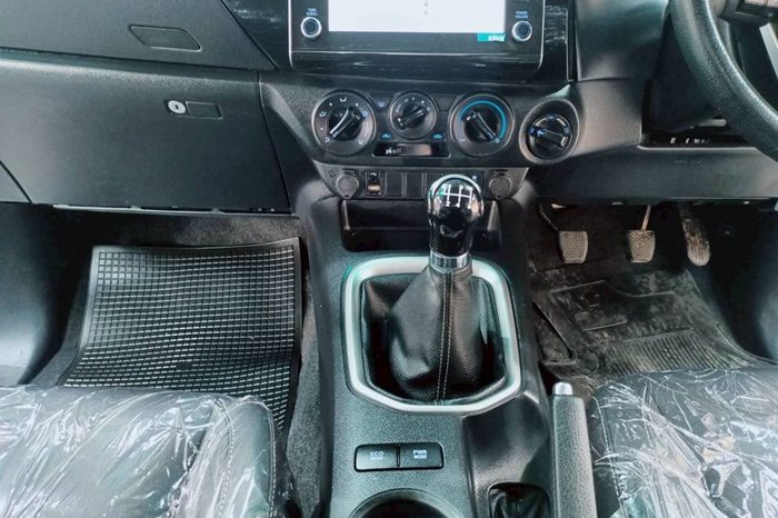 REVO PRE 2020 2.4MID MT SMART CAB WHITE  1803 full