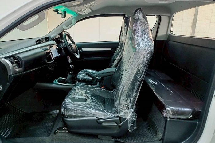 REVO PRE 2020 2.4MID MT SMART CAB WHITE  1803 full