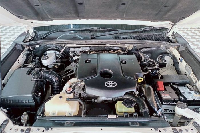 REVO PRE 2020 2.4MID MT SMART CAB WHITE  1803 full