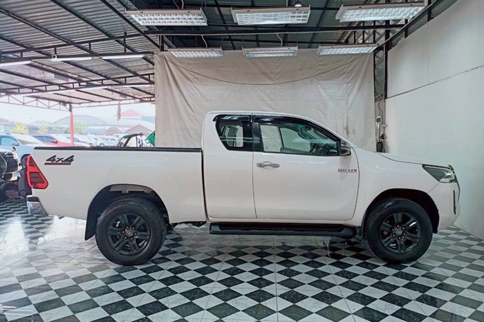 REVO PRE 2020 2.4MID MT SMART CAB WHITE  1803 full