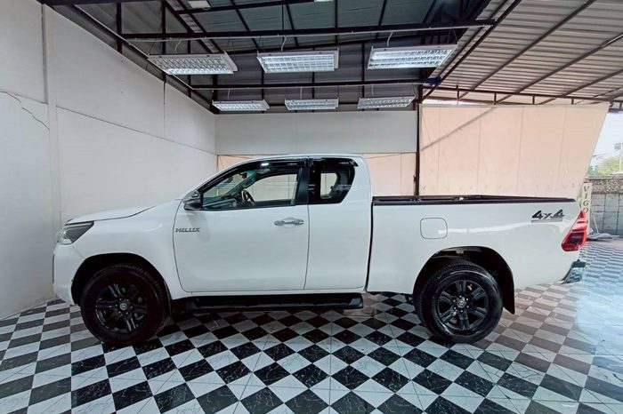 REVO PRE 2020 2.4MID MT SMART CAB WHITE  1803 full