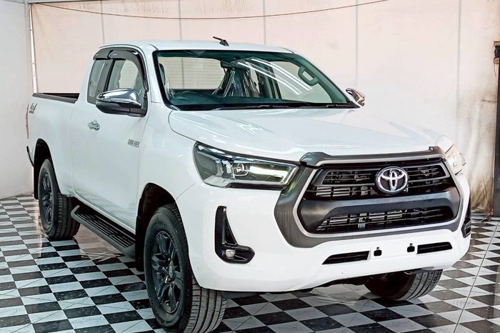 REVO PRE 2020 2.4MID MT SMART CAB WHITE  1803 full