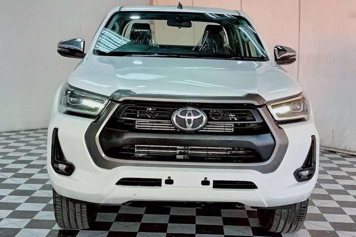 REVO PRE 2020 2.4MID MT SMART CAB WHITE  1803 full