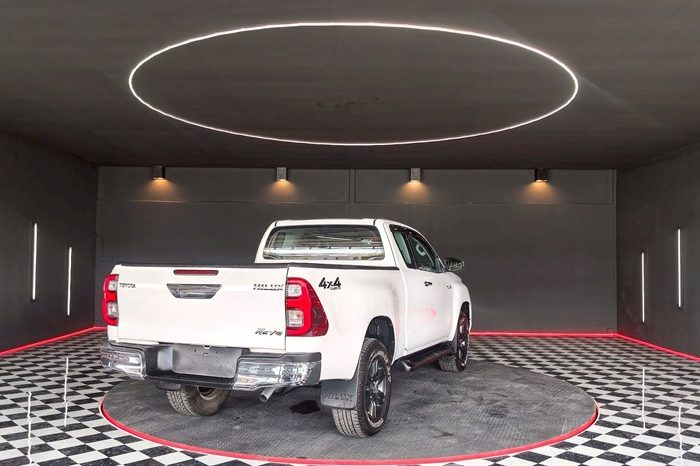 REVO PRE 2020 2.4MID MT SMART CAB WHITE  1806 full