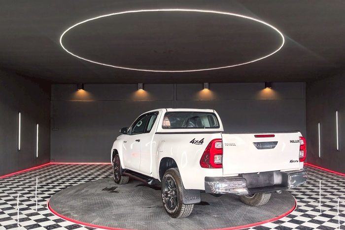 REVO PRE 2020 2.4MID MT SMART CAB WHITE  1806 full