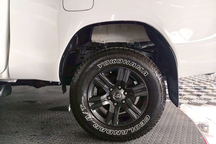 REVO PRE 2020 2.4MID MT SMART CAB WHITE  1806 full