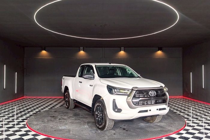 REVO PRE 2020 2.4MID MT SMART CAB WHITE  1806 full