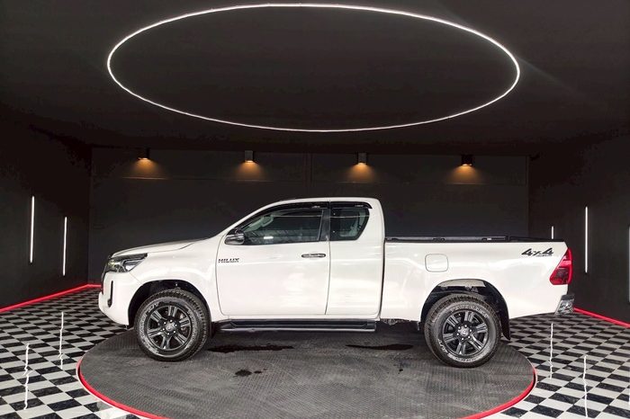 REVO PRE 2020 2.4MID MT SMART CAB WHITE  1806 full