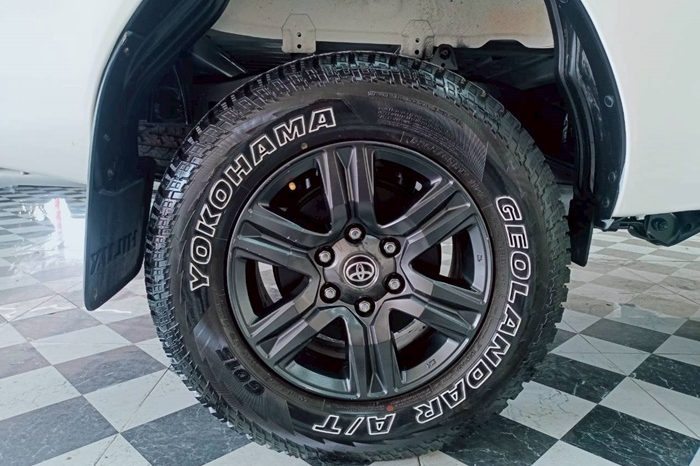 REVO PRE 2020 2.4MID MT SMART CAB WHITE  1806 full