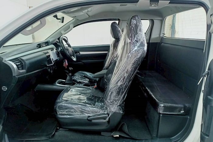 REVO PRE 2020 2.4MID MT SMART CAB WHITE  1806 full