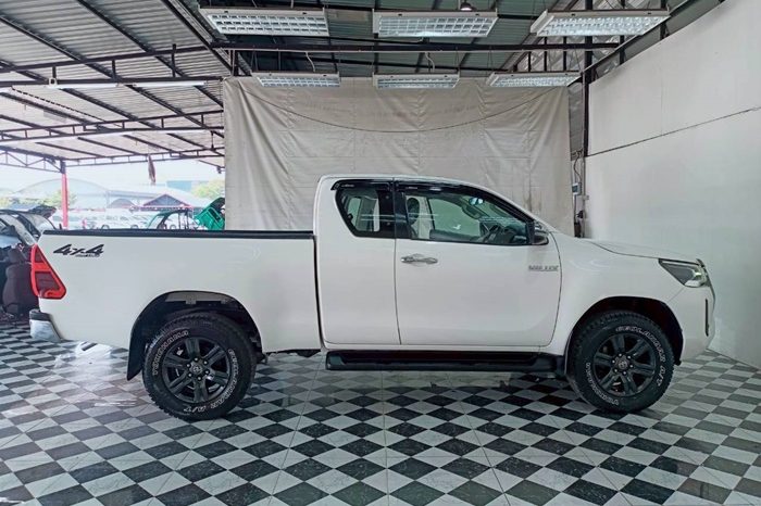 REVO PRE 2020 2.4MID MT SMART CAB WHITE  1806 full