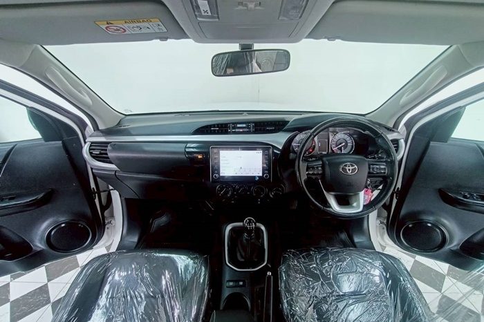 REVO PRE 2020 2.4MID MT SMART CAB WHITE  1806 full