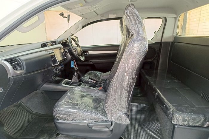 REVO PRE 2020 2.4MID MT SMART CAB WHITE  1807 full