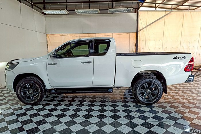 REVO PRE 2020 2.4MID MT SMART CAB WHITE  1807 full