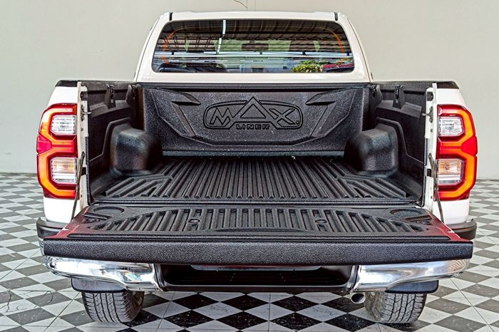 REVO PRE 2020 2.4MID MT SMART CAB WHITE  1807 full