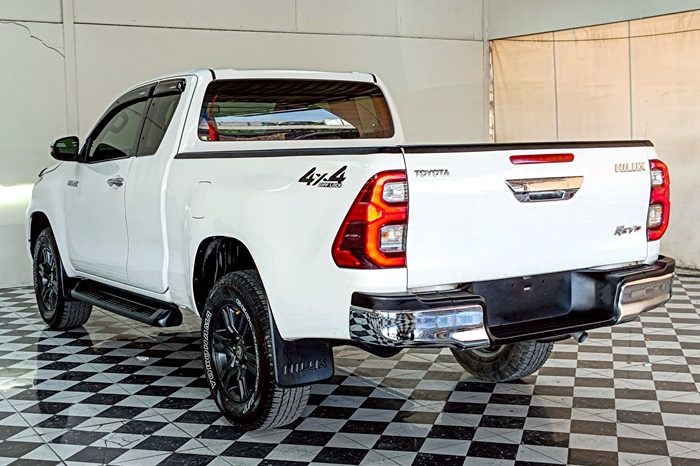 REVO PRE 2020 2.4MID MT SMART CAB WHITE  1807 full