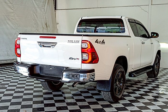 REVO PRE 2020 2.4MID MT SMART CAB WHITE  1807 full