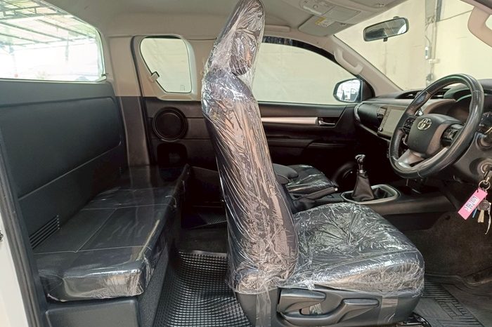 REVO PRE 2020 2.4MID MT SMART CAB WHITE  1807 full