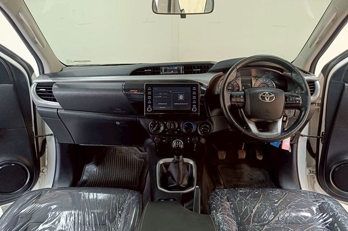 REVO PRE 2020 2.4MID MT SMART CAB WHITE  1807 full