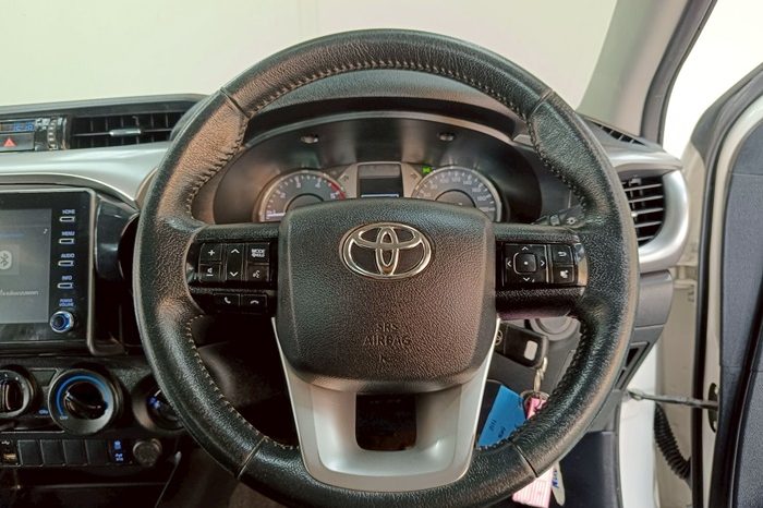 REVO PRE 2020 2.4MID MT SMART CAB WHITE  1807 full