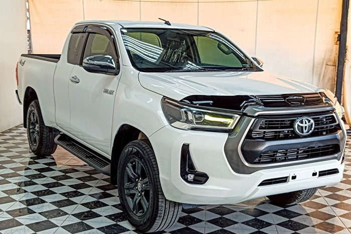 REVO PRE 2020 2.4MID MT SMART CAB WHITE  1807 full