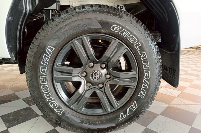 REVO PRE 2020 2.4MID MT SMART CAB WHITE  1807 full