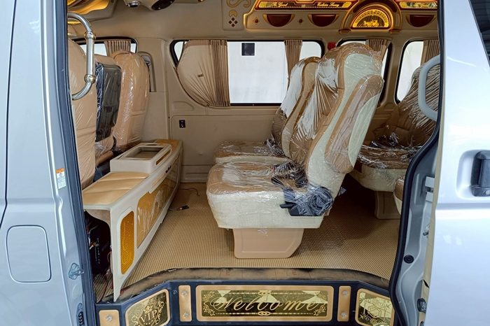 TOYOTA 2WD 2020 3.0 MT COMMUTER SILVER  1826 full