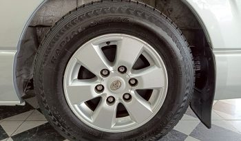 TOYOTA 2WD 2020 3.0 MT COMMUTER SILVER  1826 full