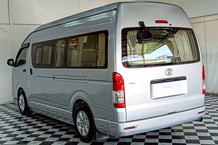 TOYOTA 2WD 2020 3.0 MT COMMUTER SILVER  1826 full