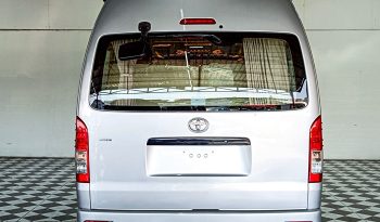 TOYOTA 2WD 2020 3.0 MT COMMUTER SILVER  1826 full