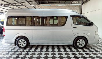 TOYOTA 2WD 2020 3.0 MT COMMUTER SILVER  1826 full