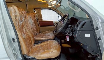 TOYOTA 2WD 2020 3.0 MT COMMUTER SILVER  1826 full