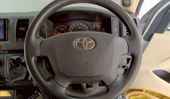 TOYOTA 2WD 2020 3.0 MT COMMUTER SILVER  1826 full