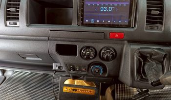 TOYOTA 2WD 2020 3.0 MT COMMUTER SILVER  1826 full