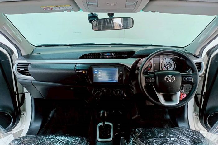 REVO PRE 2021 2.4 ENTRY AT DOUBLE CAB WHITE  1838 full