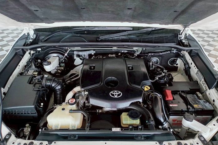 REVO PRE 2021 2.4 ENTRY AT DOUBLE CAB WHITE  1838 full