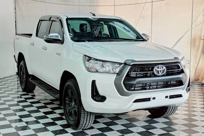 REVO PRE 2021 2.4 ENTRY AT DOUBLE CAB WHITE  1838 full