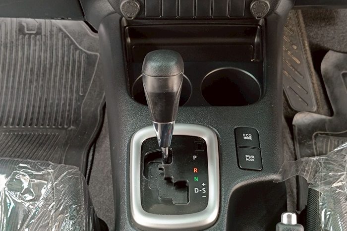 REVO PRE 2021 2.4 ENTRY AT DOUBLE CAB WHITE  1839 full