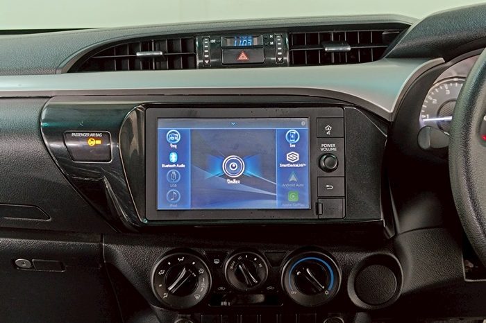 REVO PRE 2021 2.4 ENTRY AT DOUBLE CAB WHITE  1839 full