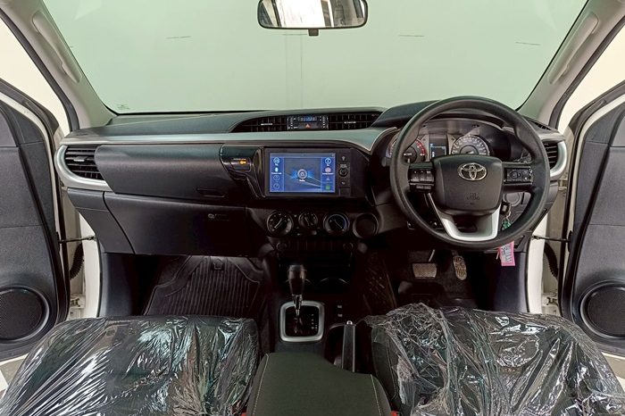 REVO PRE 2021 2.4 ENTRY AT DOUBLE CAB WHITE  1839 full