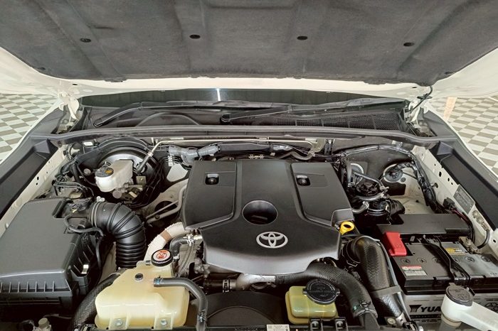 REVO PRE 2021 2.4 ENTRY AT DOUBLE CAB WHITE  1839 full