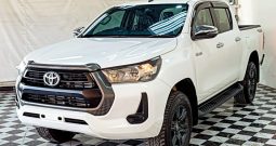 REVO PRE 2021 2.4 ENTRY AT DOUBLE CAB WHITE  1848