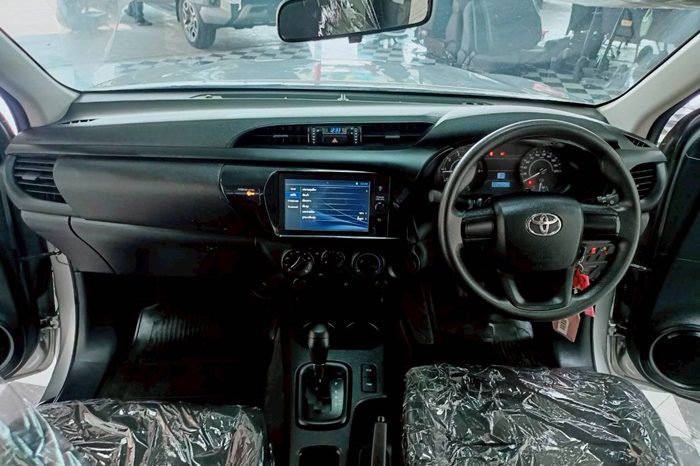 REVO 2WD 2021 2.4 ENTRY AT DOUBLE CAB SILVER 1964 full