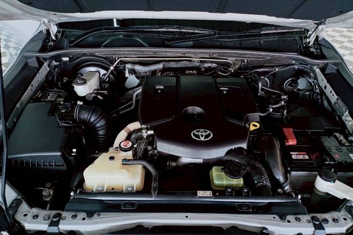 REVO 2WD 2021 2.4 ENTRY AT DOUBLE CAB SILVER 1964 full