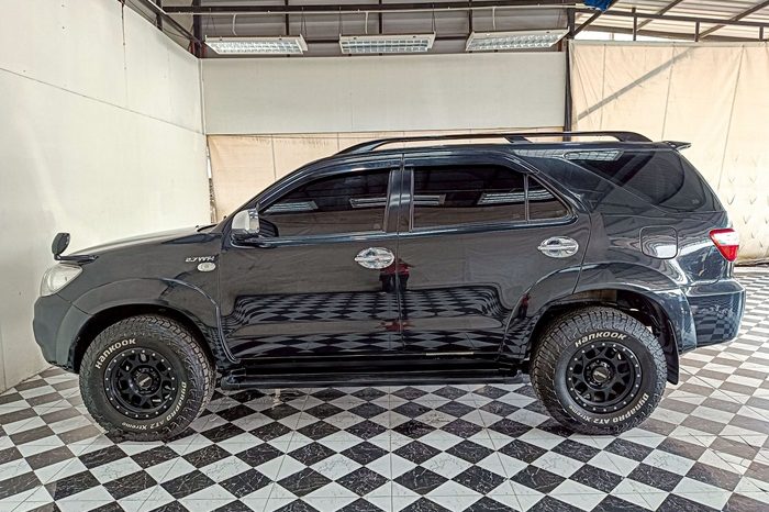 TOYOTA 2WD 2010 2.7V AT FORTUNER BLACK  2814 full