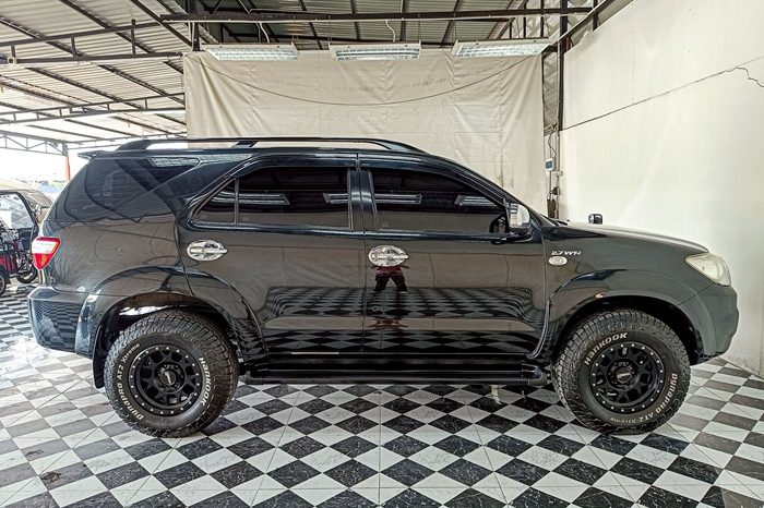 TOYOTA 2WD 2010 2.7V AT FORTUNER BLACK  2814 full