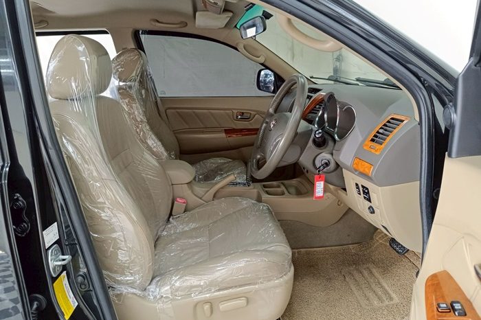 TOYOTA 2WD 2010 2.7V AT FORTUNER BLACK  2814 full